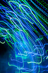 Obraz premium Swirling waves of vibrant blue and green lights create a mesmerizing dance in the night