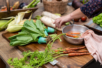 Fresh vegetables on wooden table © Rawpixel.com