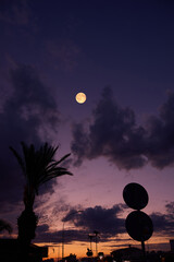Obraz premium Full Moon with urban silhouettes.