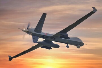 Obraz premium Drone Reaper décollage ciel fin de journée