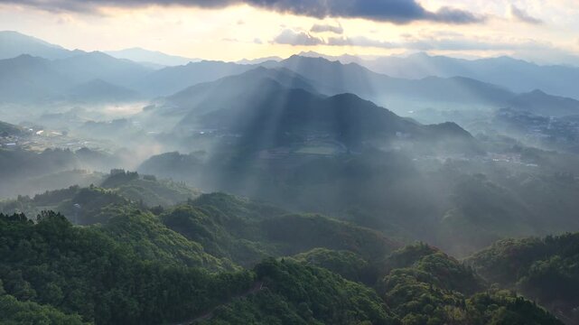高千穂・国見ヶ丘に広がる雲海の絶景 空撮