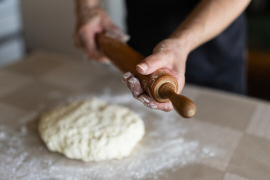 The housewife kneads and makes the scones in the traditional way according to an old recipe.