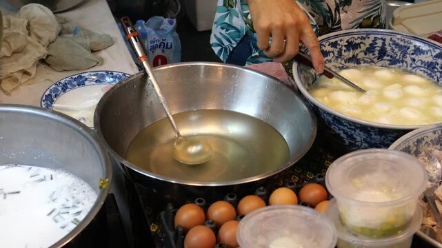 Rice balls with coconut cream (Bua Loy), Thailand&rsquo;s dessert