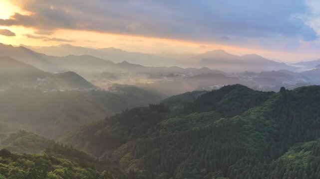 高千穂・国見ヶ丘に広がる雲海の絶景 空撮