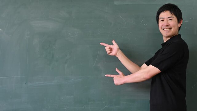 指差しする男性教師