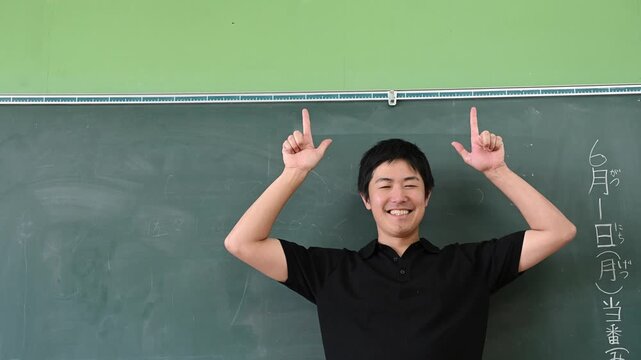 指差しする男性教師