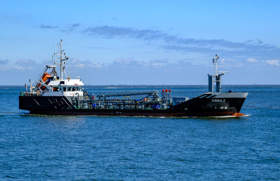 CUXHAVEN, DEUTSCHLAND &ndash; 30.05.2026: Das in Deutschland registrierte Tankschiff EBBA 2 auf der Elbe in H&ouml;he CUXHAVEN
