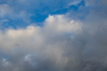 Fototapeta premium Blue Sky with Fluffy Clouds