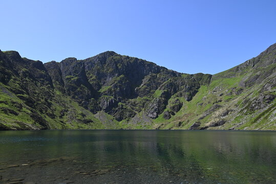 the lake at the top of cadiar idris
