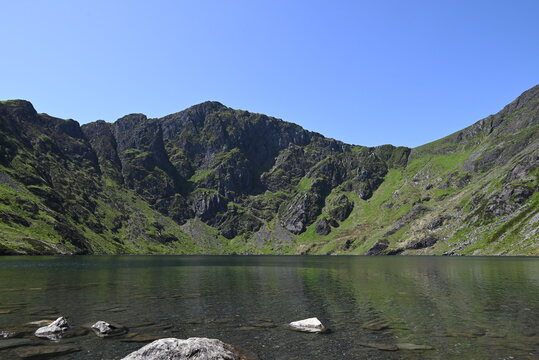 the lake at the top of cadiar idris