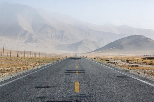Deserted Karakorum highway in central Asia, Karakul, Xinjiang, China