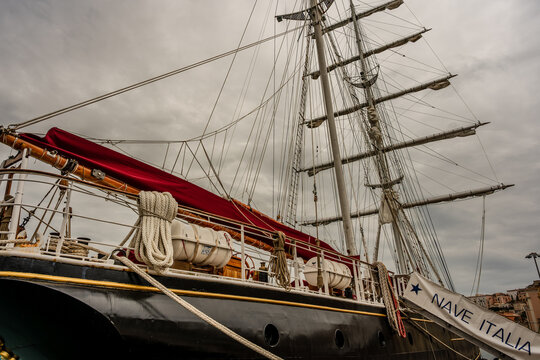 The world's largest sailing brigantine: Nave Italia