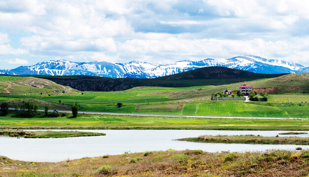 T&ouml;d&uuml;rge Lake in Zara, Sivas, is the province&rsquo;s largest natural lake, located between Hafik and Zara along the Sivas&ndash;Erzurum highway, surrounded by scenic steppe landscapes.
