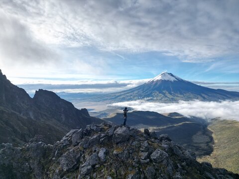 Vista al volcan cotopaxi dede Rumi&ntilde;ahui 