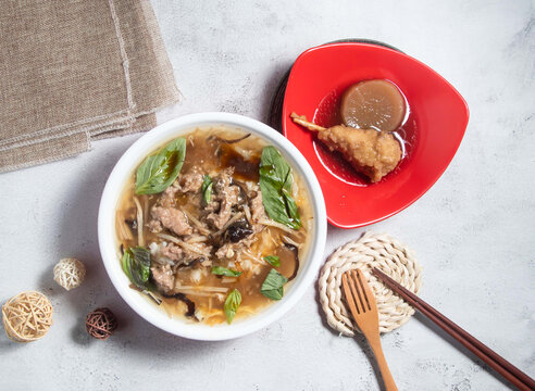 Hearty Taiwanese Pork Geng Soup with Vegetables and Side Dish