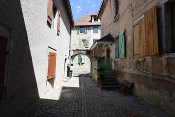 Fototapeta premium Rue typique dans la ville, ville de Baume les Dames, département du Doubs, France