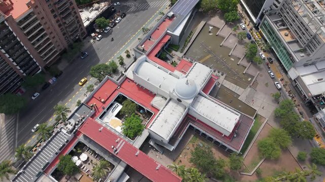 Vista a&eacute;rea con dron del Paseo del Buen Pastor en C&oacute;rdoba Capital, hist&oacute;rico complejo cultural de Nueva C&oacute;rdoba, arquitectura, patrimonio, turismo y vida urbana en Argentina