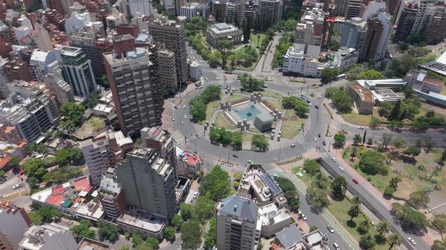 Vista de Plaza Espa&ntilde;a en C&oacute;rdoba Capital, emblem&aacute;tica rotonda urbana junto al Museo Caraffa, Palacio Ferreyra, Museo de Ciencias Naturales y Parque Sarmiento, turismo, arquitectura