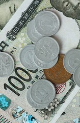 Japanese yen money bills and coins on table. Japan cash of JPY currency close up © Larysa