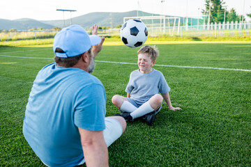 Naklejka premium Boy having small accident during football training.