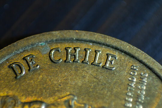 Macro, primer primerisimo plano moneda Chilena.