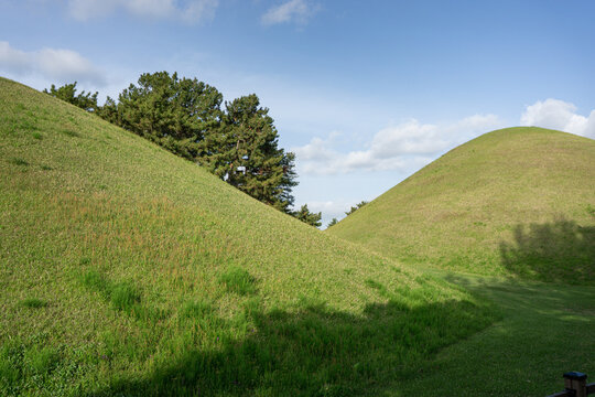Gyeongju, South Korea, April 20, 2026: Daereungwon Ancient Tomb Complex Massive Grass-Coverd Royal Tombs with Korea&rsquo;s Ancient History 경주 대릉원 관광


