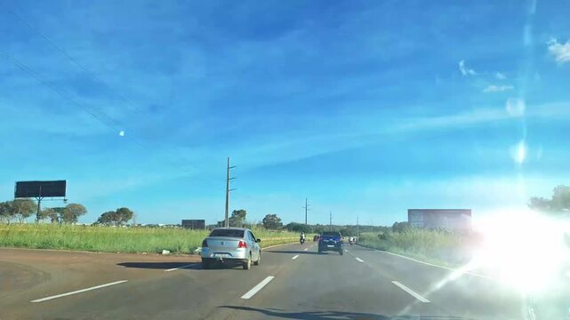 time lapse dirigindo em rodovia no distrito de Taquaru&ccedil;u, cidade de Palmas, Estado de Tocantins, Brasil