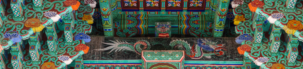 Fototapeta premium Beautiful dancheong patterns and dragon painting on the ceiling of a traditional korean temple.