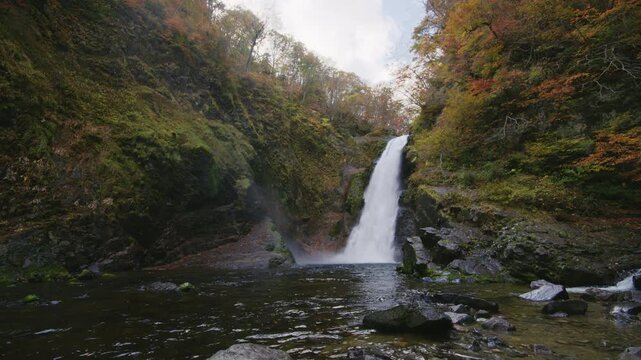 紅葉が美しい秋の秋保大滝 Akiu Great Falls in autumn, when the autumn leaves are beautiful.