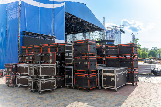Stage setup with scaffolding and flight cases
