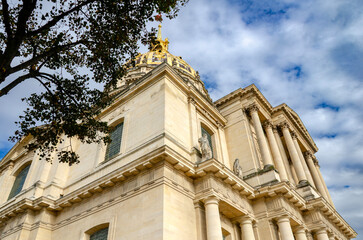 Obraz premium The Eglise du Dome stands out for its gilded dome and classical harmony, symbolizing the height of the French Baroque. Paris, France