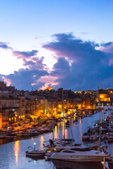 Obraz premium Malta, boats in port of Valletta, Island of Malta in sunset.