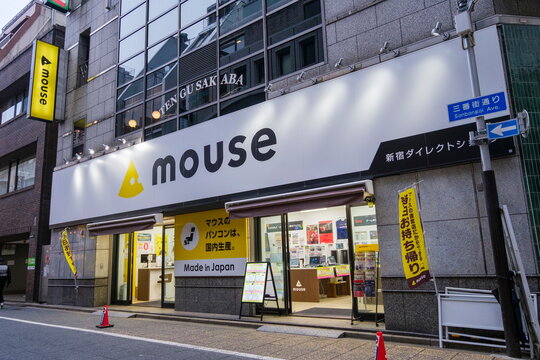 新宿駅西口にある【マウスコンピューター】のリアル店舗（新宿ダイレクトショップ）　：　東京都新宿区西新宿
