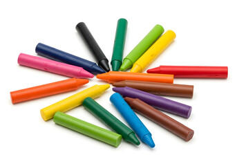 Fototapeta premium A dynamic arrangement of twelve brightly colored chalk pastels in a radial pattern, ideal for educational materials, creative marketing, or artistic inspiration. The vivid colors and clean composition