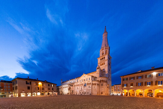 modena historic center cathedral and Ghirlandina UNESCO heritage site