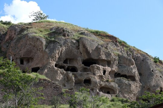 The Sille rock churches and shelters are located in Konya. The churches were built by carving into the rocks during the Roman and Early Byzantine periods, coinciding with the spread of Christianity.