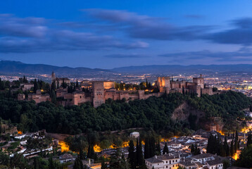 Obraz premium Hermosa hora azul en la Alhambra de Granada, Andalucía 