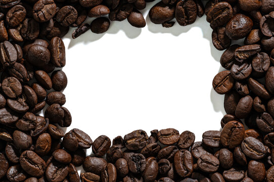High-Resolution rectangular frame of roasted coffee beans with ultra sharp texture and white center copy space