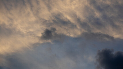 Obraz premium Dramatic Sky with Clouds at Sunset