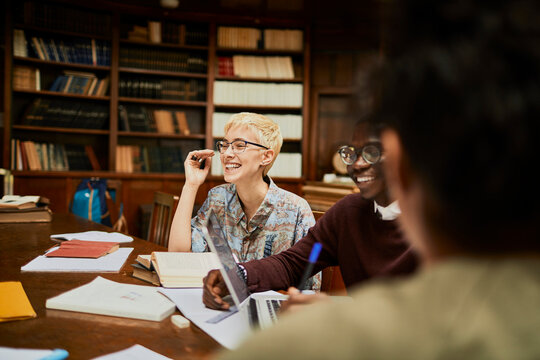 Students collaborating on research in a university library