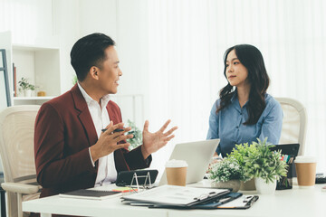 Fototapeta premium Business Professionals Discussing Ideas During Collaborative Meeting