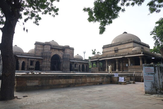 Historic Dai Halima (Bai Harir Sultani) Mosque beside Dada Hari Stepwell, Ahmedabad, showcases exquisite stone jali work.