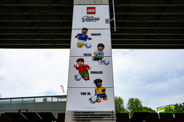 Naklejka premium LEGO Editions football player display under highway overpass. Toronto, Canada - June 9, 2026.