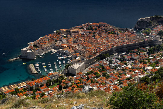 Blick auf die Altstadt von Dubrovnik, Hafen, Kroatien, 01.06.2026 < english> View of Dubrovnik's Old Town and harbor, Croatia, June 1, 2026