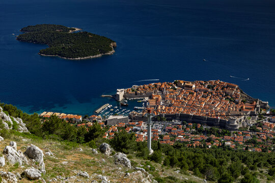 Blick auf die Altstadt von Dubrovnik mit der Insel Lokrum, Kroatien, 01.06.2026 < english> View of Dubrovnik's Old Town and Lokrum Island, Croatia, June 1, 2026