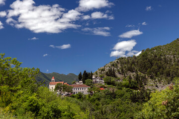 Fototapeta premium Kirche Mariä Himmelfahrt, Wallfahrtsort, Veliki Prolog, Kroatien, 01.06.2026 < english> Church of the Assumption of Mary, pilgrimage site, Veliki Prolog, Croatia, June 1, 2026