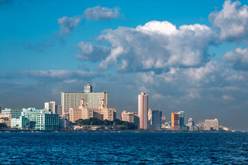 Obraz premium Havana Skyline and Malecon Seafront in Cuba
