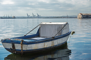Obraz premium Small Fishing Boat on Calm Water in Havana Bay, Cuba