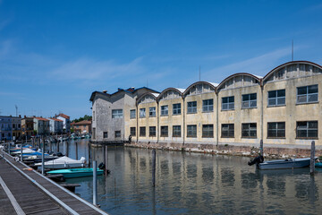 Obraz premium Old Warehouse Along the Canal