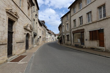 Fototapeta premium Rue typique dans la ville de Ornans, ville de Ornans, département du Doubs, France